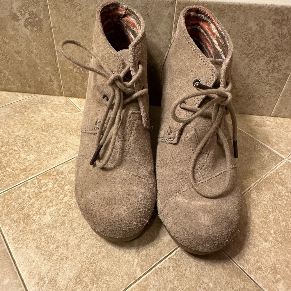 Toms Women's Taupe Ankle Booties